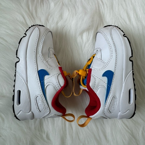 Like New! Nike Toggle Sneakers - Picture 4 of 10